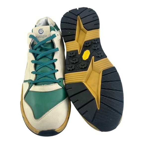 Athletic_Shoes